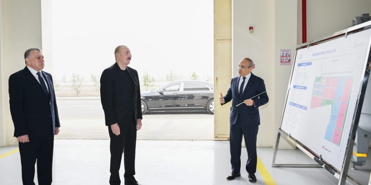 İlham Əliyev Sabirabadda aqrokimyəvi vasitələrin istehsalı müəssisəsinin fəaliyyəti ilə tanış olub