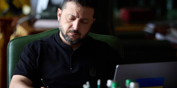 Zelenski Latviyadakı səfiri vəzifəsindən azad etdi