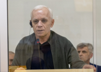 Zərərçəkmiş Mnatsakanyanı tanıyıb: Başıma yumruqla, avtomatın qundağı ilə vururdu