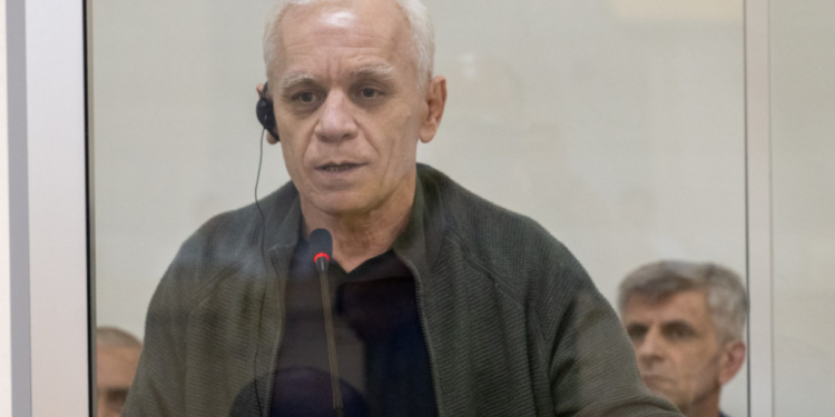 Zərərçəkmiş Mnatsakanyanı tanıyıb: Başıma yumruqla, avtomatın qundağı ilə vururdu