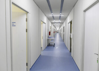 Keçmiş həyat yoldaşına 11 bıçaq zərbəsi vurmuş şəxs intihara cəhd edib