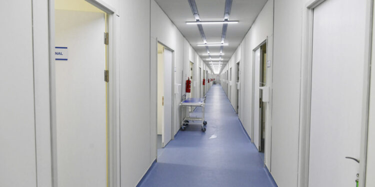 Keçmiş həyat yoldaşına 11 bıçaq zərbəsi vurmuş şəxs intihara cəhd edib