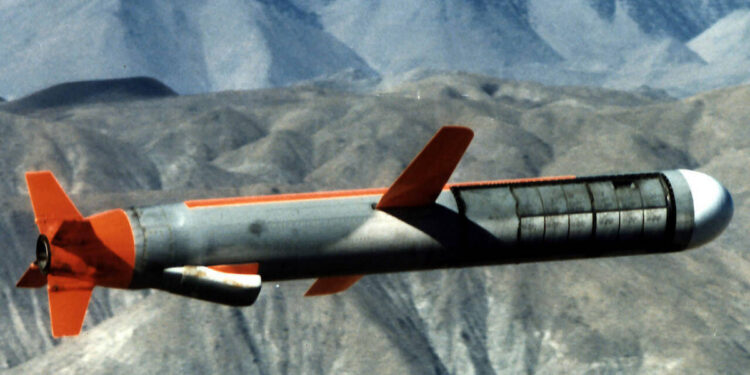 Kreml: Moskva “Tomahawk” raketlərinin Ukraynaya ötürülməsində nüvə riski görür