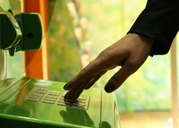 Bank kartlarından oğurluq edənlər saxlanılıb