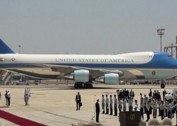 Tramp İsraildən Misirə yola düşür