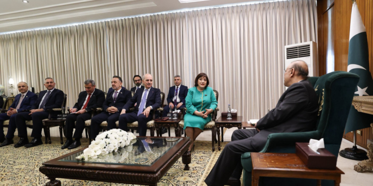Milli Məclisin sədri Pakistan Prezidenti ilə görüşüb