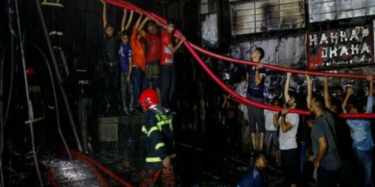 Banqladeşdə fabrikdə YANĞIN - 9 ÖLÜ