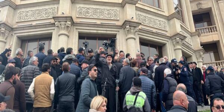 Gümrüdəki etiraz aksiyasında 33 nəfər saxlanıldı