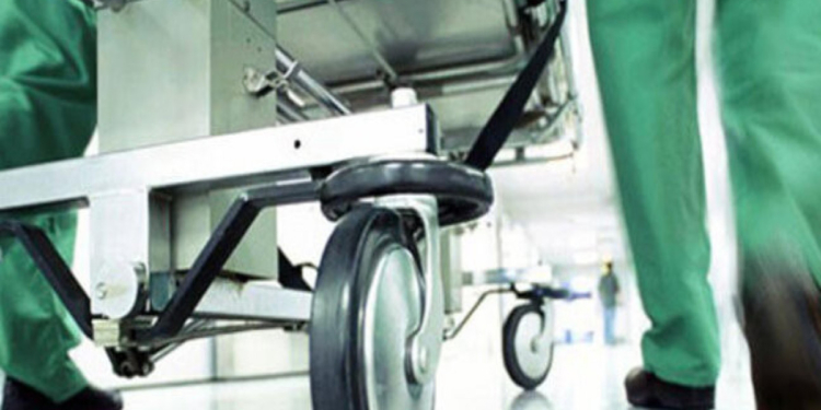 Qəzada ölən piyadanın atası morqun qarşısında infarktdan ölüb