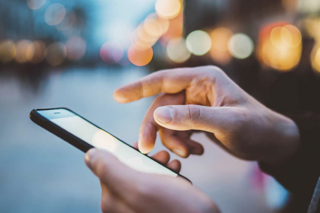 Azərbaycana telefon gətirənlərin NƏZƏRİNƏ – 1 ədəddən artıq…