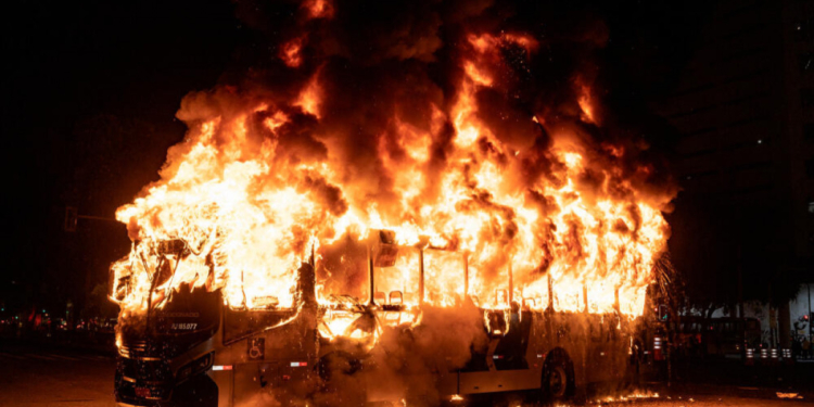 Hindistanda turist avtobusu yanıb - 20 ölü