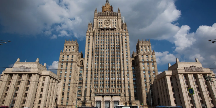 Qlobal iqtisadiyyatın çökməsi bəzi ölkələrin ambisiyalarına xidmət edir