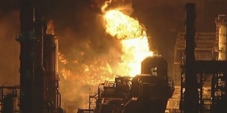 ABŞ-də neft emalı zavodunda partlayış 