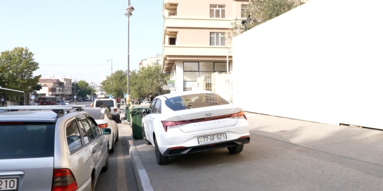 Polis piyadaların hərəkətinə çətinlik yaradan sürücülərə çağırış etdi