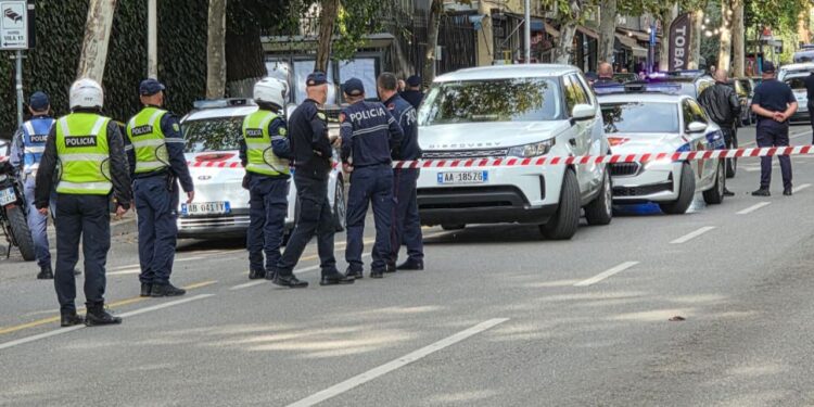 Albaniyada faciəvi hadisə: Hakim məhkəmədə öldürüldü