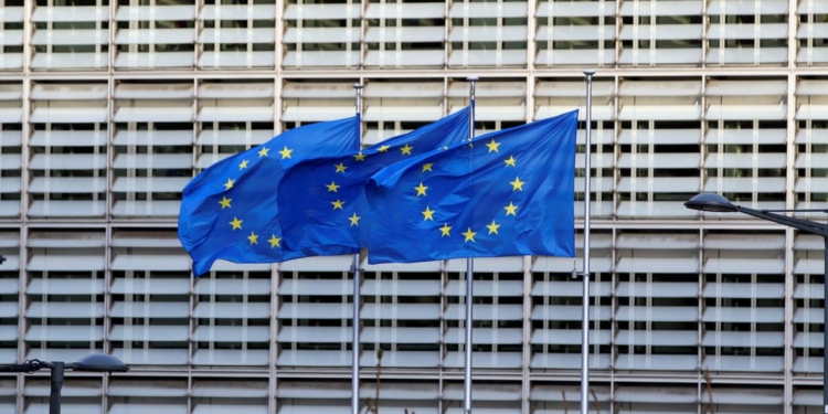 Aİ "Meta" və "TikTok"u qaydaları pozmaqda İTTİHAM ETDİ  