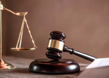 1 milyon manatdan artıq mənimsəmədə təqsirləndirilənlərə hökm oxunub