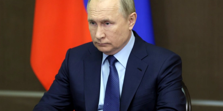 Putin: Rusiyada miqrantlar qanuna tabe olmalıdırlar