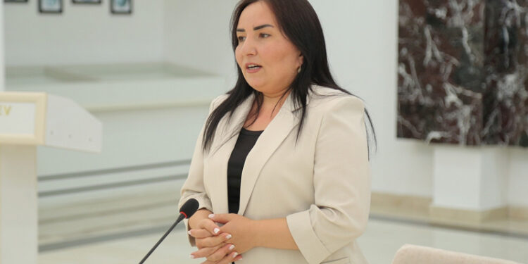 Sevindik Hətəmov xanım müavinini işdən çıxardı - FOTO