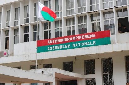 Madaqaskar parlamenti prezidentin impiçmentinə səs verib