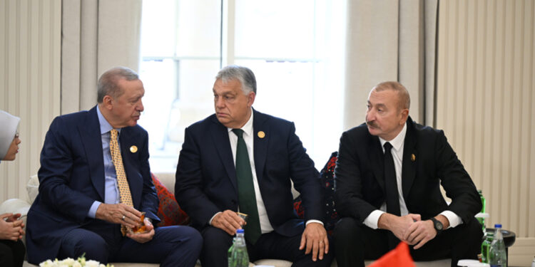 Liderlər çay süfrəsi arxasında - VİDEO - FOTOLAR