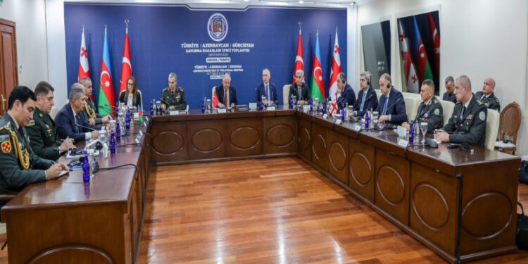 Azərbaycan-Türkiyə-Gürcüstan müdafiə nazirlərinin üçtərəfli görüşü keçirilib - YENİLƏNİB 