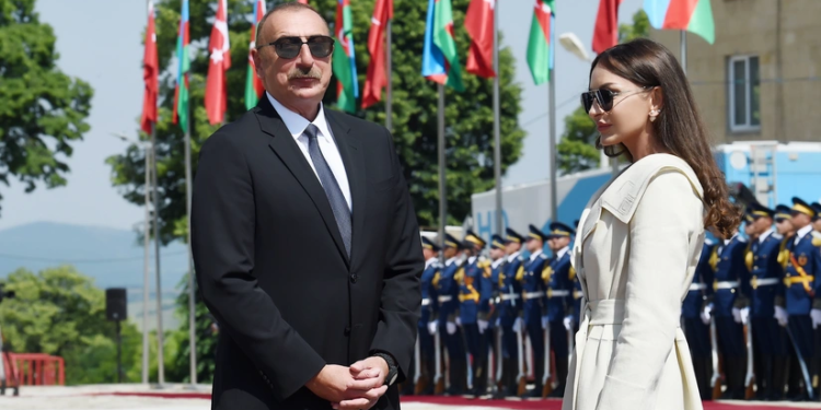 Parlament Zəfər Günü münasibətilə Prezident və xanımını təbrik etdi