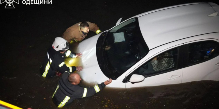 Odessanı su basdı, 9 ölü - VİDEO