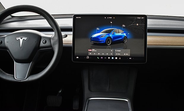 Tesla özünü idarə edən avtomobil yaradıb