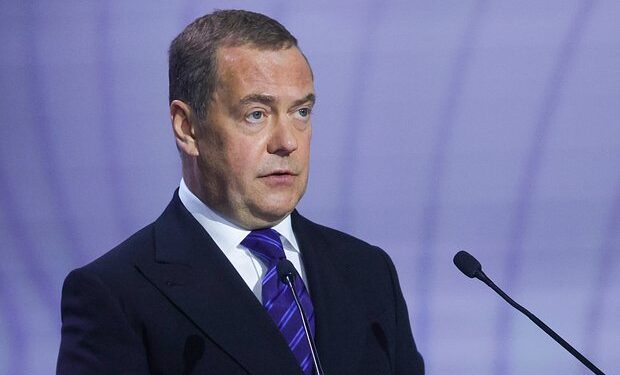 Medvedev Kim Çen Ina təşəkkür edib 