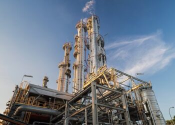 Çin neft anbarlarının tikintisini sürətləndirib