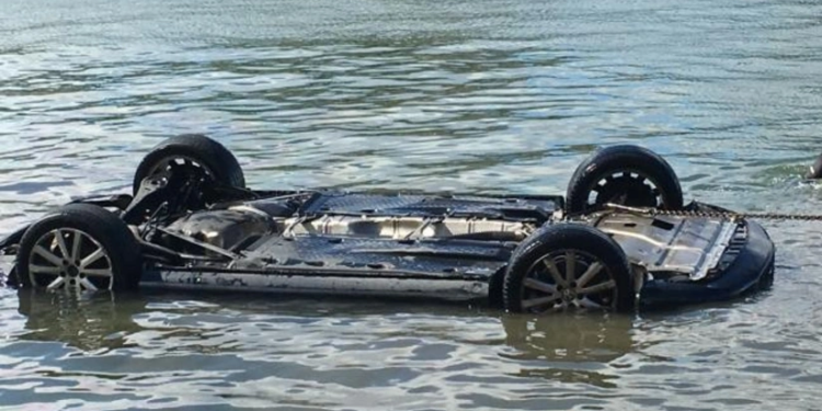 Göyçayda avtomobil su kanalına aşıb - sürücü ölüb