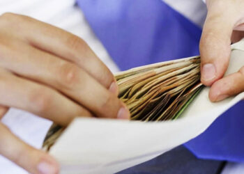 İşlədikləri şirkətin 180 minini mənimsədilər