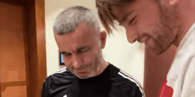 Qurban Qurbanova sürpriz etdilər - VİDEO