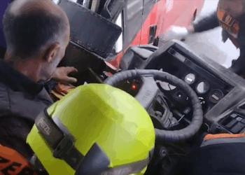 Bakıda avtobuslar toqquşdu – Sürücü belə çıxarıldı – VİDEO