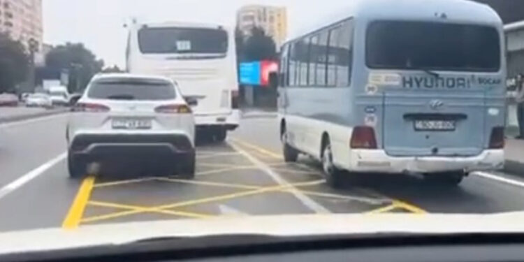 Bakının bu küçəsində də sarı tor çəkildi - VİDEO