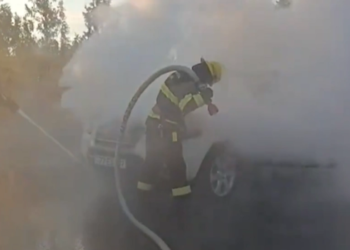 Salyanda minik avtomobili yandı – VİDEO