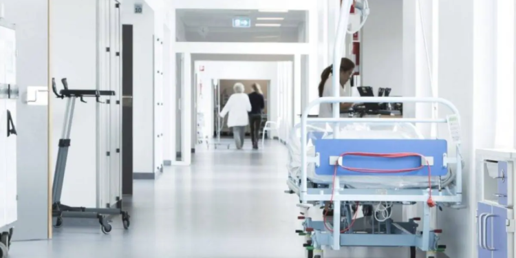 Məşhur klinikada şok: Həkimin 11 min manatı ələ keçirildi