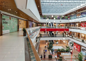 Ölkədən qaçan Xalq artisti Kiprdə görüntüləndi – VİDEO