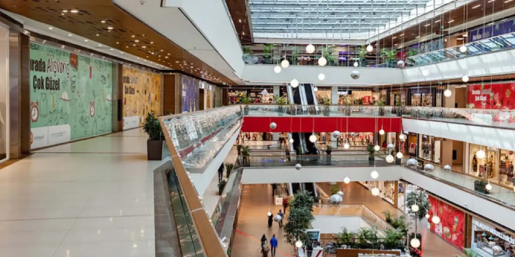 Ölkədən qaçan Xalq artisti Kiprdə görüntüləndi - VİDEO