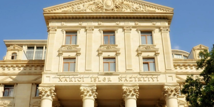 XİN Litvanı təbrik etdi