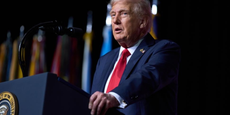 Tramp "Tottenhem"in keçmiş sahibini ƏFV EDİB