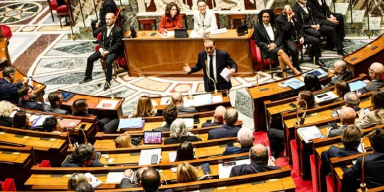 Fransa parlamenti qeyri-populyar pensiya islahatının dayandırılmasına səs verib  