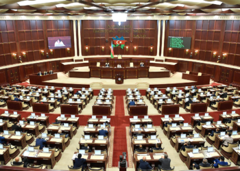 Bu şəxslərin maaşı arta bilər – Parlamentdə MÜZAKİRƏ