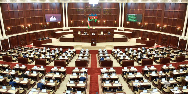 Bu şəxslərin maaşı arta bilər - Parlamentdə MÜZAKİRƏ