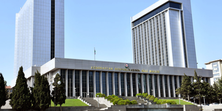 Bu şəxslərdən 100 manat rüsum alınacaq