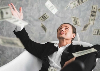 Kartına səhvən 120 min manat köçən professor: Bankdan reaksiya olmadı…