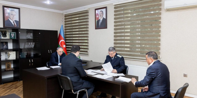 Baş prokuror Abşeronda vətəndaşları qəbul edib