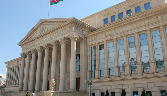 Ali Məhkəmə hakiminin fəaliyyətinə xitam verildi