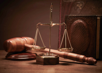 14 yaşlı qızın ölümü ilə bağlı iki həkimə hökm oxundu